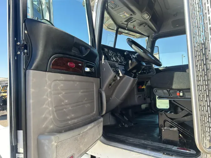 2020 Peterbilt 389