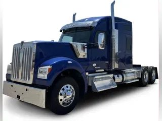 2022 Kenworth W990