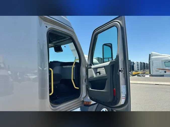 2022 Freightliner Cascadia 126