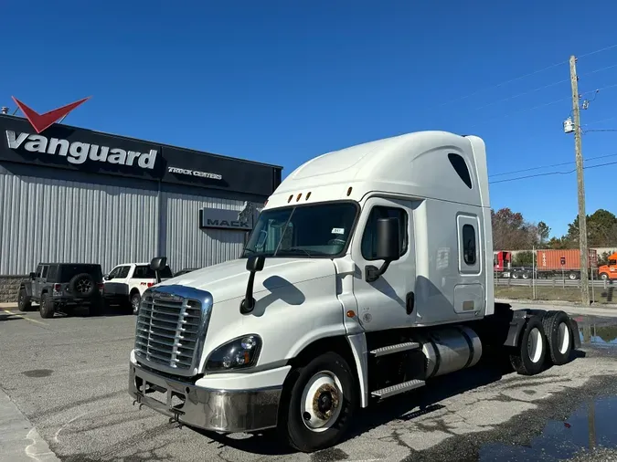 2020 Freightliner Cascadia 126