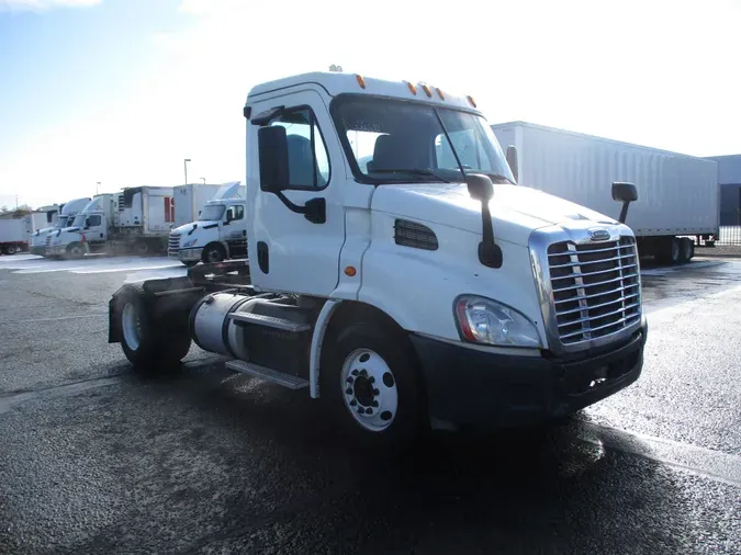 2015 FREIGHTLINER/MERCEDES CASCADIA 113