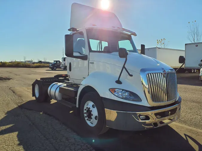 2019 NAVISTAR INTERNATIONAL RH613 DAYCAB S/A