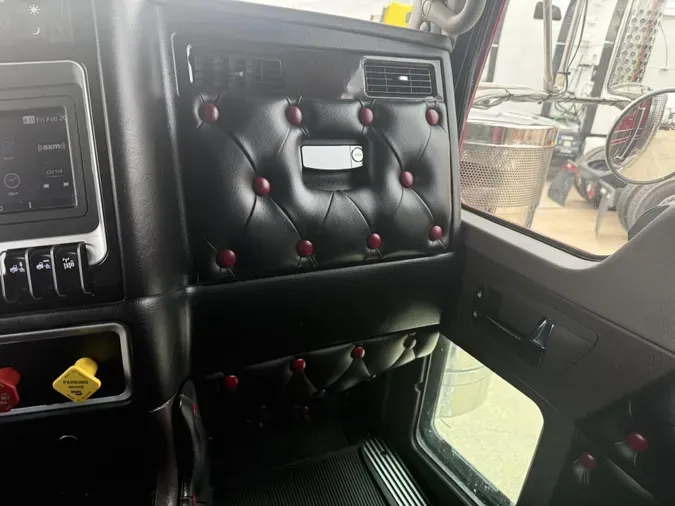 2024 Kenworth W900f63113853787a8bba62c3fe3b0ef0132