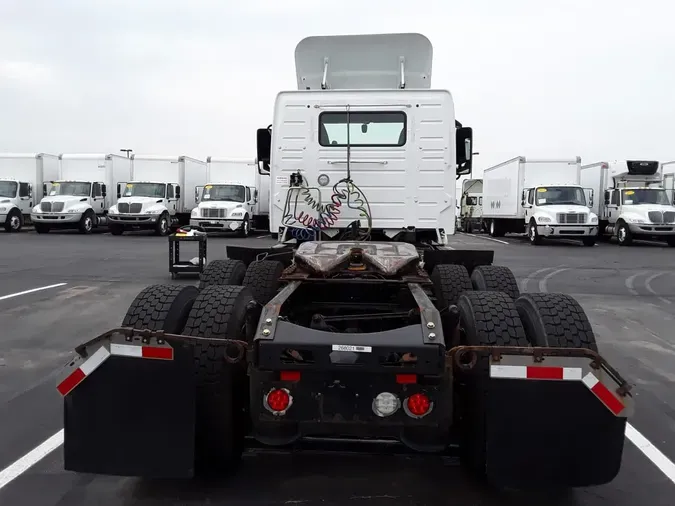 2019 VOLVO VNL64T-300