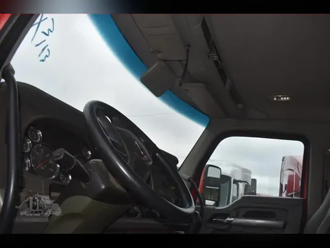 2017 KENWORTH T880