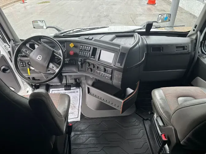 2022 VOLVO VNL64T860