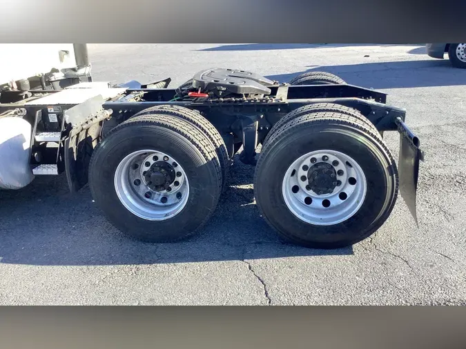 2020 Freightliner Cascadia 126