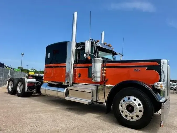 2021 Peterbilt 389