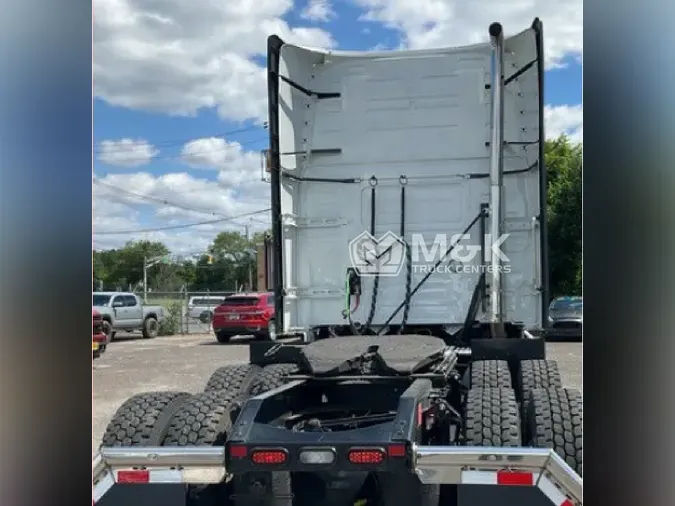 2023 VOLVO VNL64T760