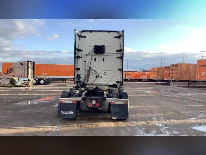 2022 Freightliner Cascadia 126