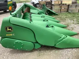 2011 JOHN DEERE 608C