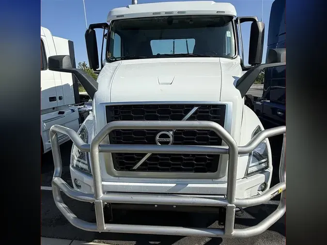 2023 VOLVO VNR64T300