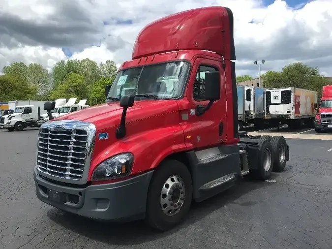 2017 Freightliner X12564ST