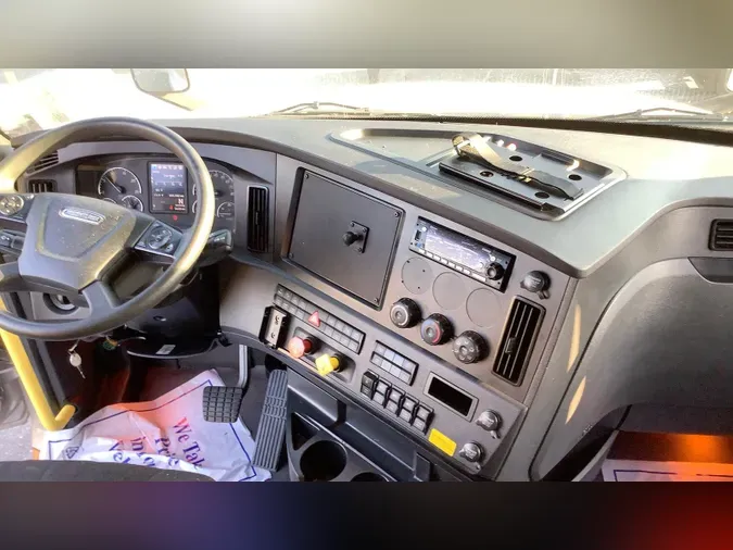 2024 Freightliner Cascadia 126