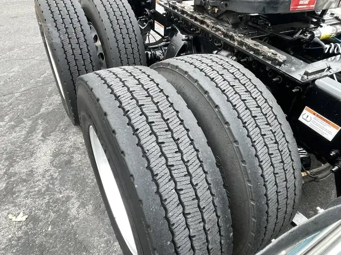 2022 FREIGHTLINER Cascadia 126