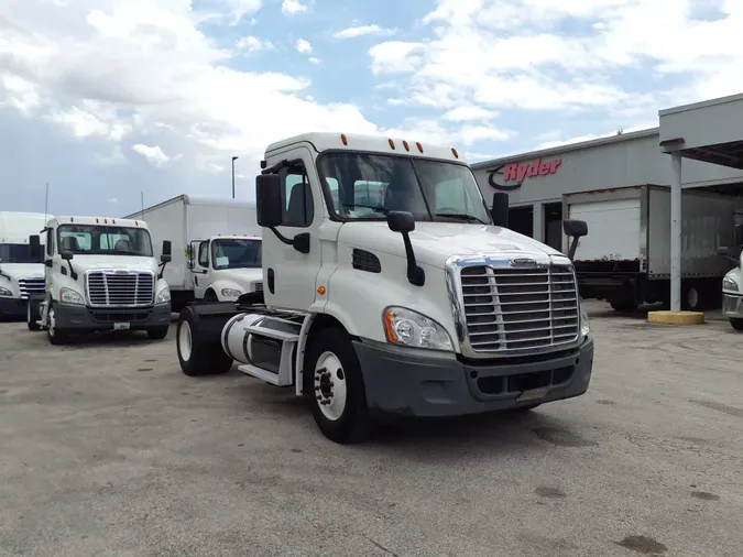 2016 FREIGHTLINER/MERCEDES CASCADIA 113