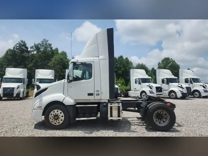 2019 Volvo VNL300