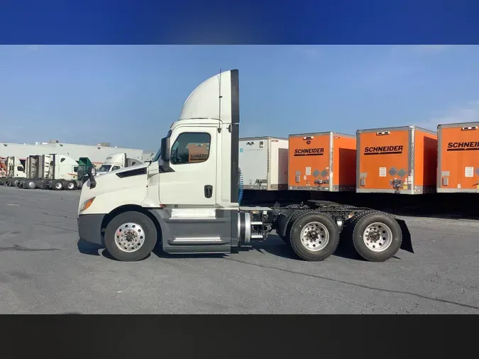 2019 Freightliner Cascadia 126