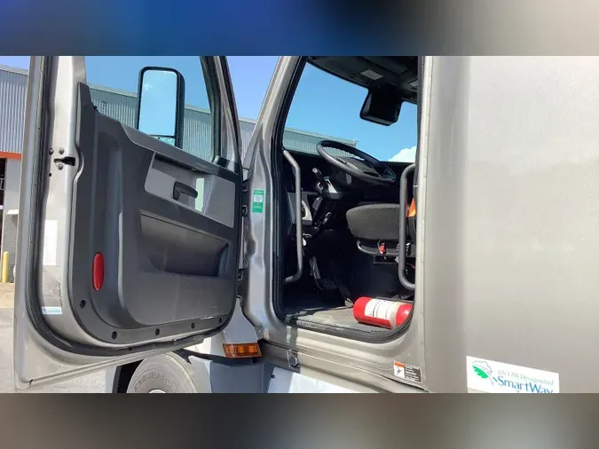 2022 Freightliner Cascadia 126