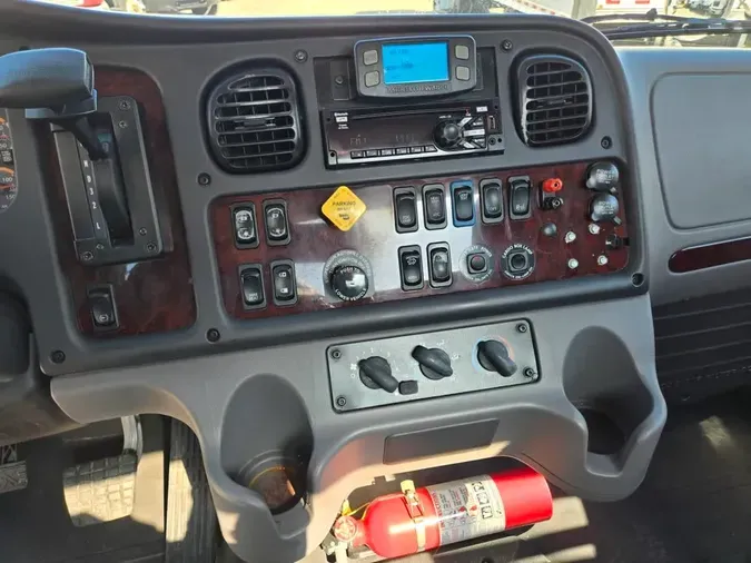 2018 FREIGHTLINER/MERCEDES M2 106