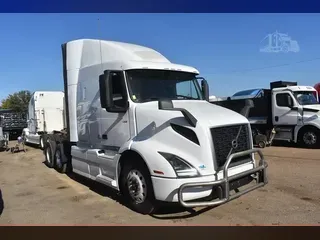 2019 VOLVO VNR64T640