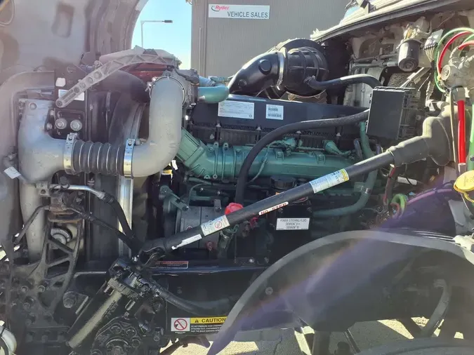 2019 VOLVO VNL64T-300