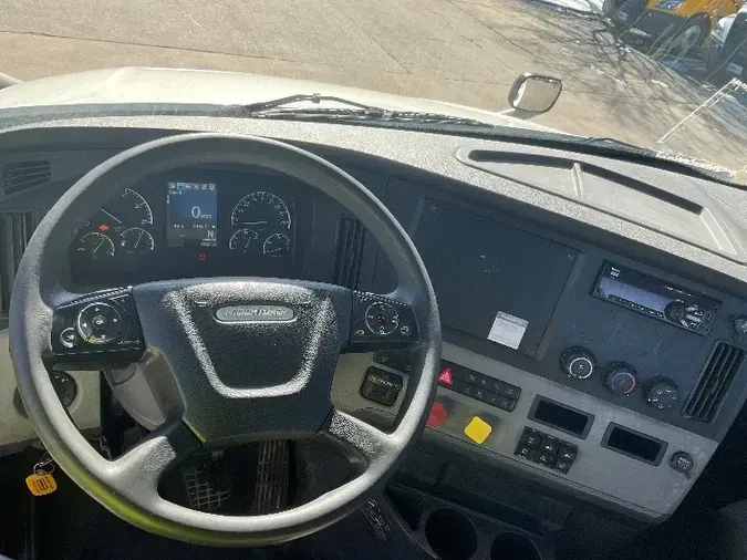 2018 Freightliner T12664ST