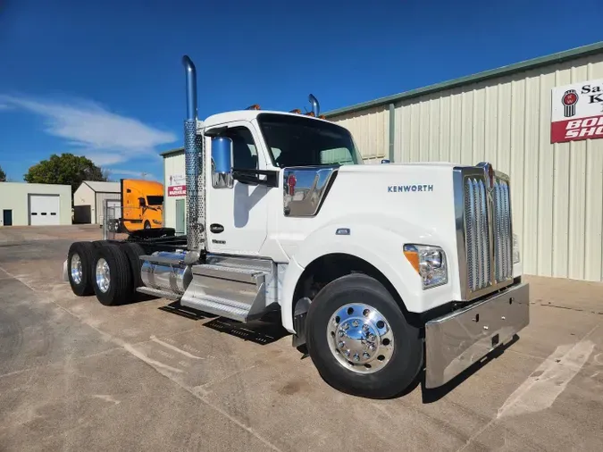 2026 Kenworth W990