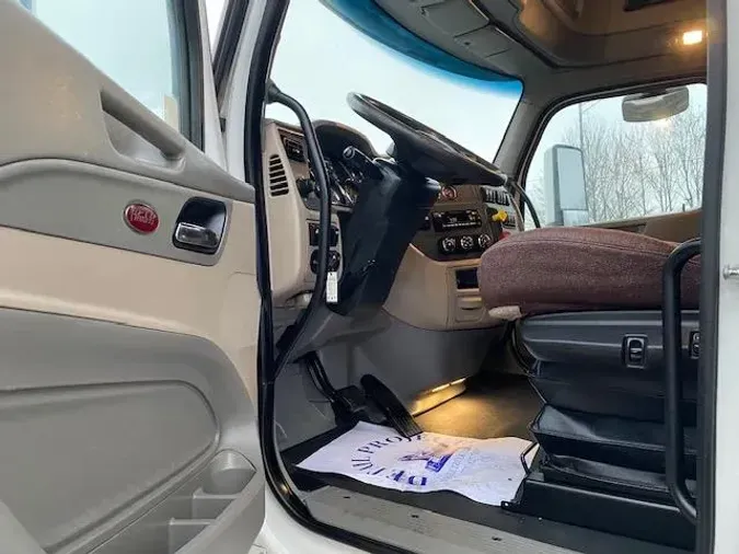 2022 Peterbilt 579