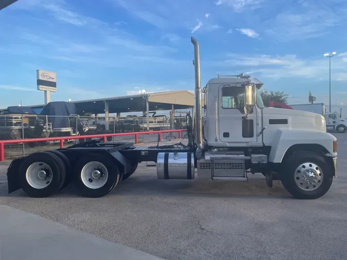 2019 MACK PI64T