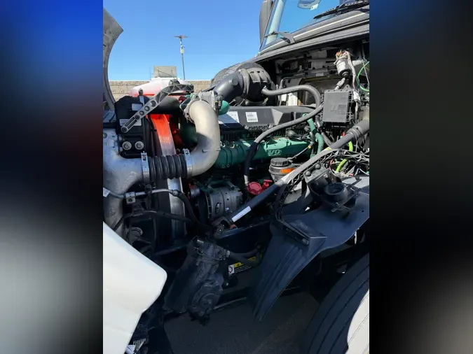 2018 VOLVO VNL64TRACTOR