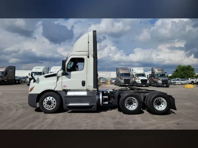 2019 Freightliner Cascadia 126f6742b04a304d7f7309879cc0c6d53b7
