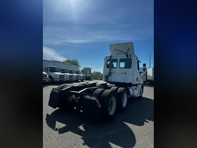 2020 FREIGHTLINER/MERCEDES NEW CASCADIA PX12664f677d993c2ff196b9917f6c1a52c56d9