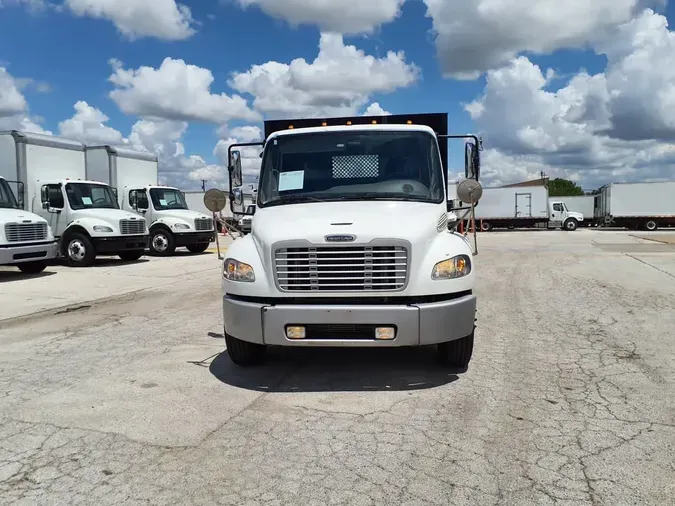 2013 FREIGHTLINER M2 106