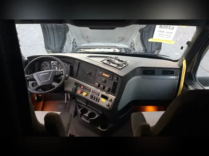 2022 Freightliner Cascadia 126