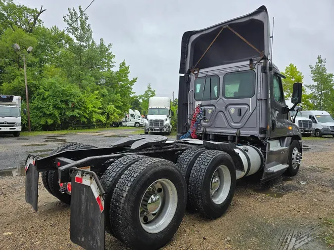 2018 FREIGHTLINER/MERCEDES CASCADIA 125