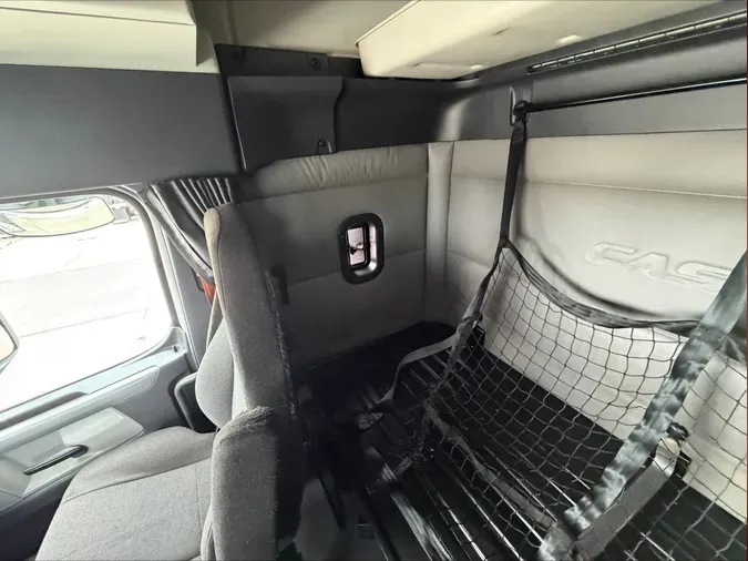 2020 Freightliner Cascadia 126