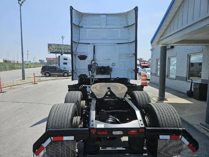 2023 VOLVO VNL64T740