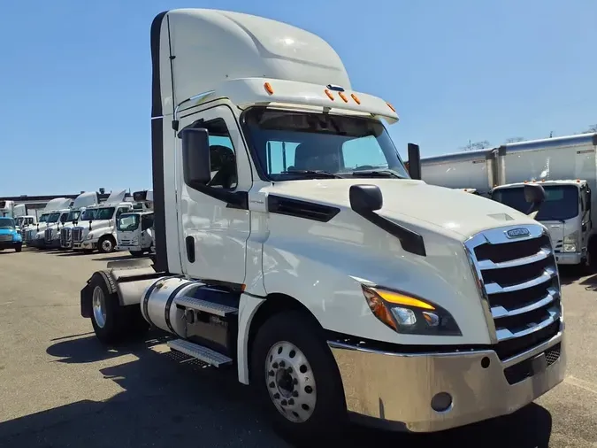 2019 FREIGHTLINER/MERCEDES NEW CASCADIA 126