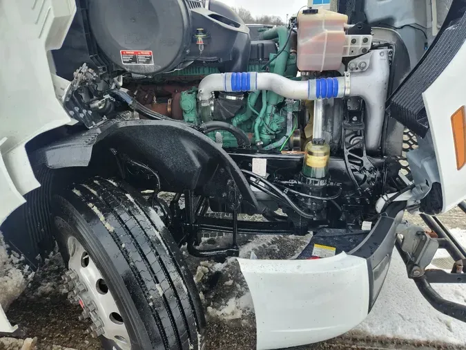 2021 VOLVO VNL64T740f67d1a8631ccdea16750e1100d87ee87