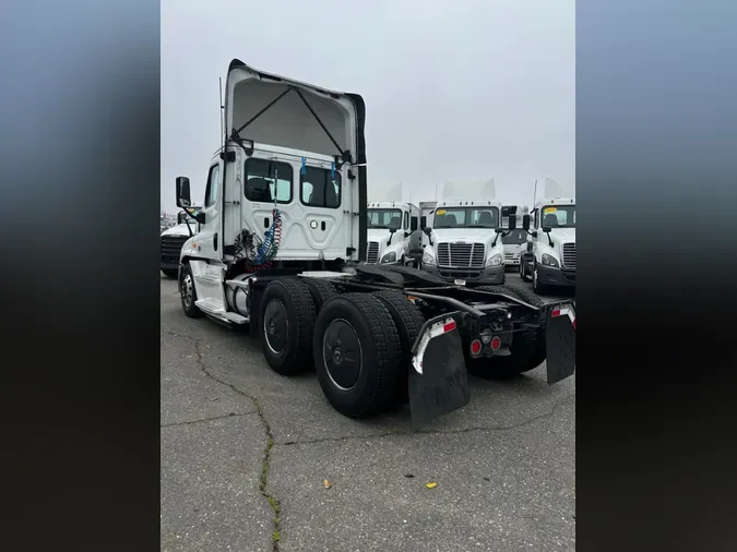 2019 FREIGHTLINER/MERCEDES CASCADIA 125