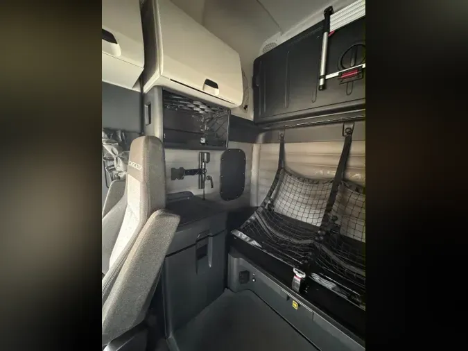 2022 FREIGHTLINER Cascadia 126