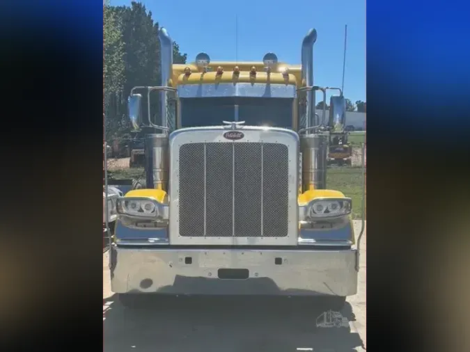 2023 PETERBILT 389