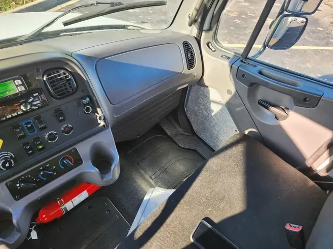 2018 FREIGHTLINER/MERCEDES M2 106