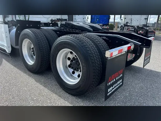 2020 FREIGHTLINER CA126