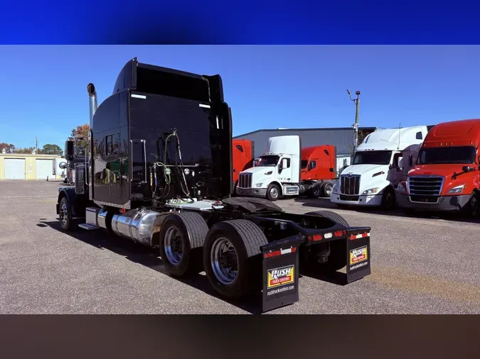 2022 Peterbilt 389