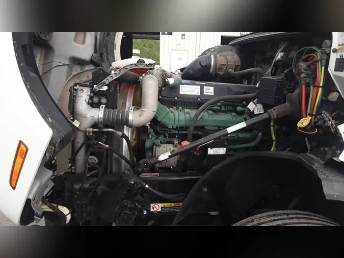 2019 Volvo VNL300