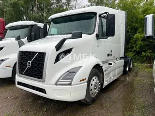 2019 VOLVO VNR64T640