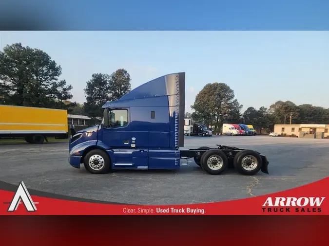 2021 VOLVO VNR64T640