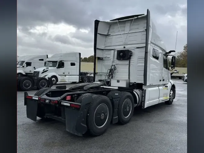 2021 VOLVO VNL64T740